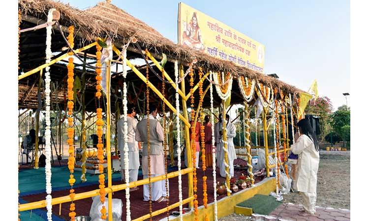 Rudrabhishek was organized in the Yagyashala for the progress, development and up-gradation of the university on the auspicious occasion of Mahashivratri at Brahmasthan Karaundi Katni.